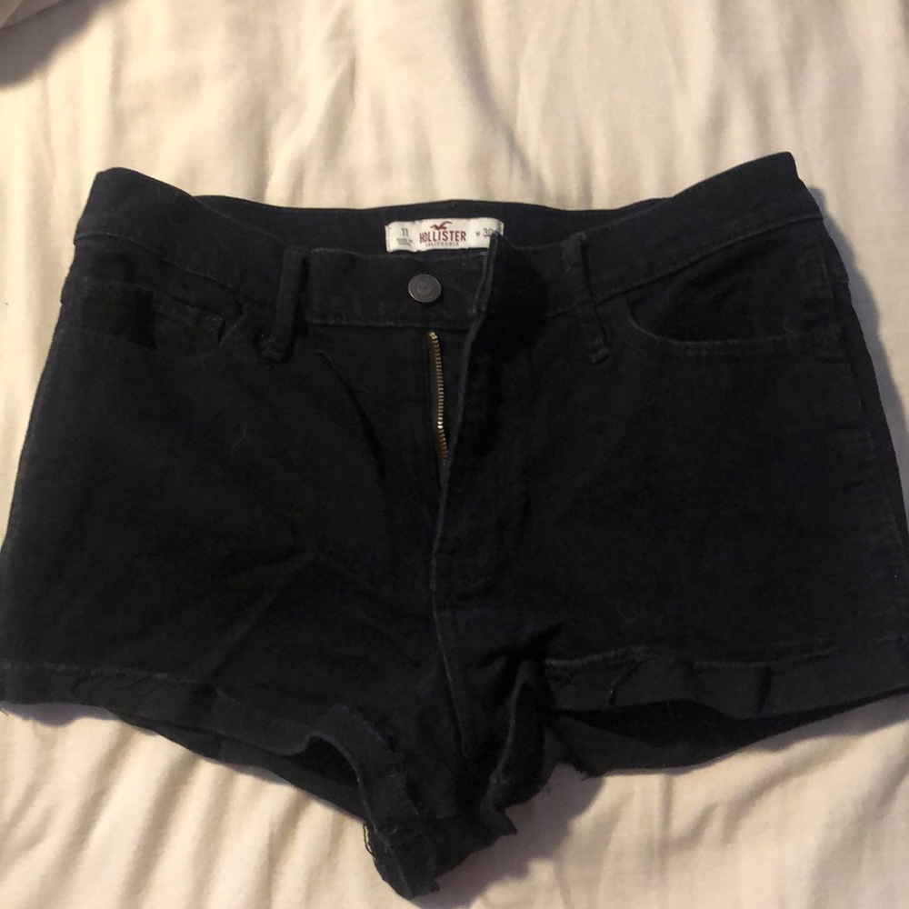 Black Hollister shorts